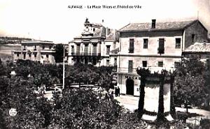 Aumale - Place Thiers et Hotel de Ville